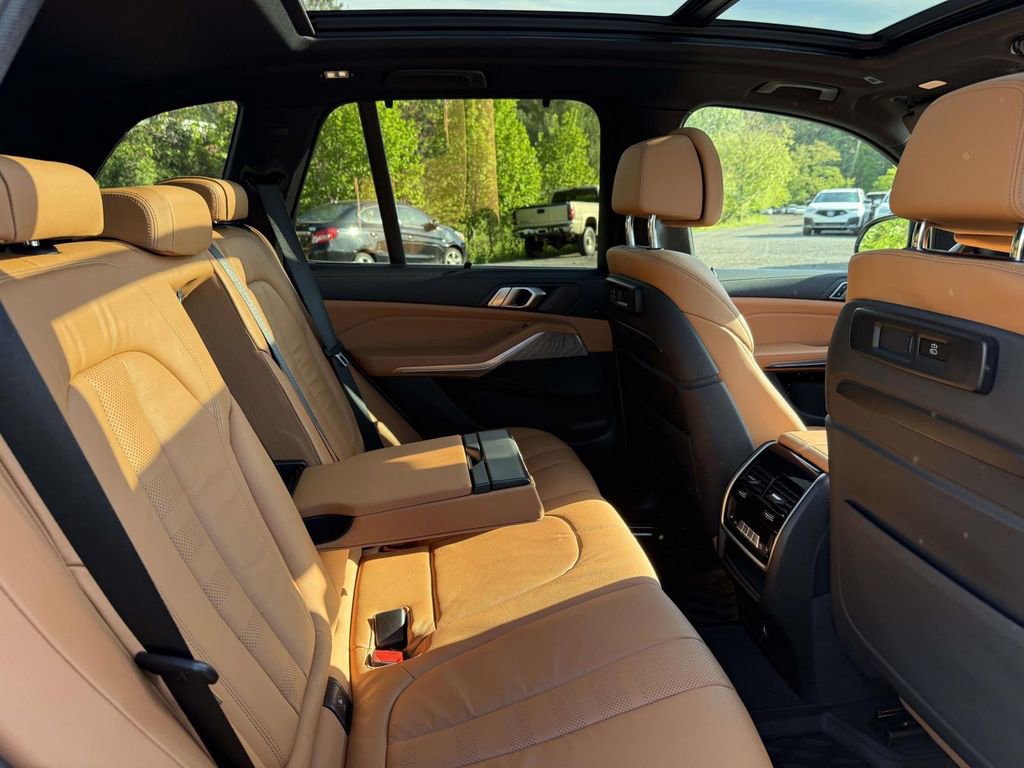 Used 2019 BMW X5 xDrive40i w/ Luxury Seating Package AWD/4WD image 16