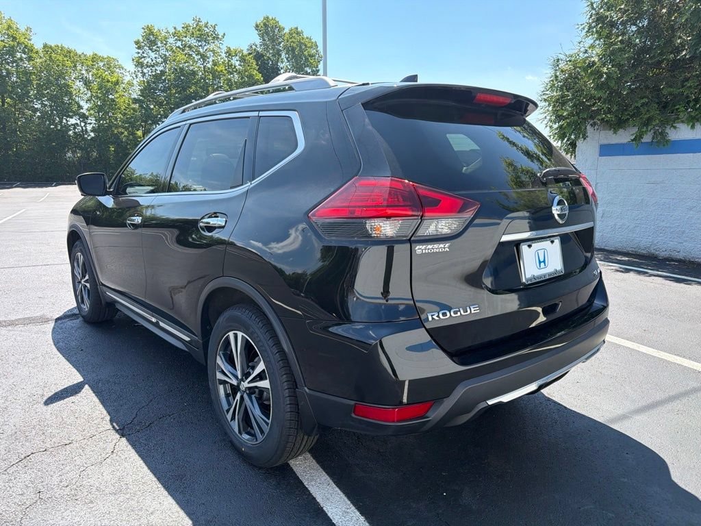 Used 2017 Nissan Rogue SL w/ SL Premium Package AWD/4WD image 3