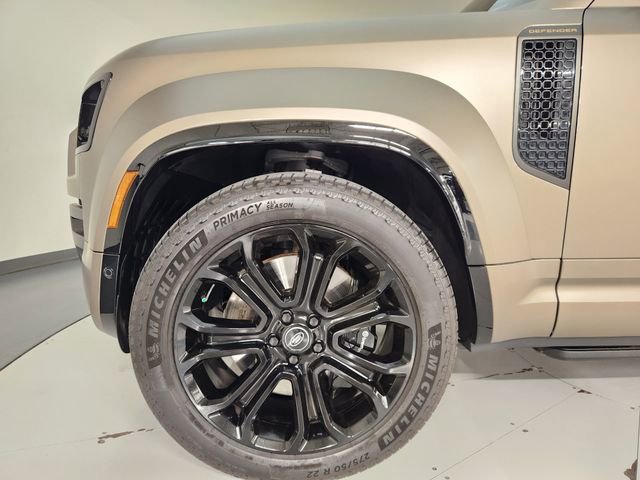 Used 2025 Land Rover Defender 110 image 11