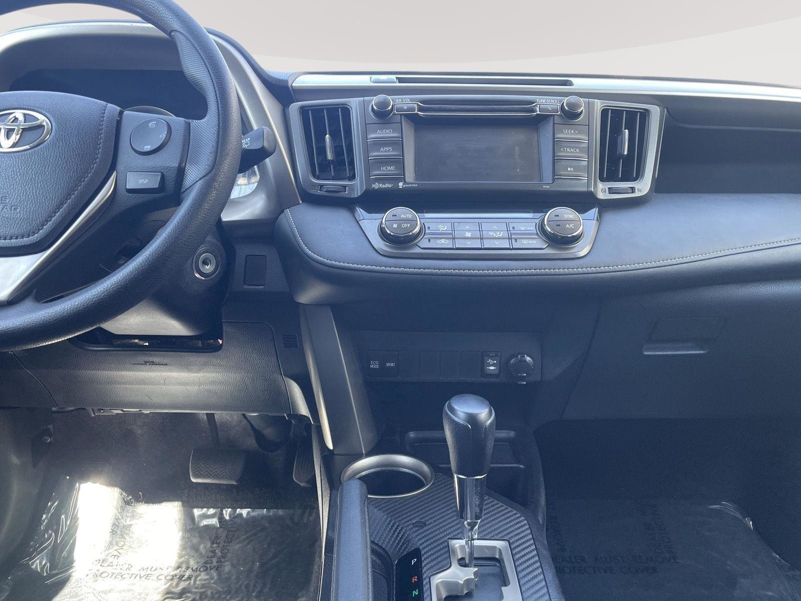 Used 2015 Toyota RAV4 XLE AWD/4WD image 27