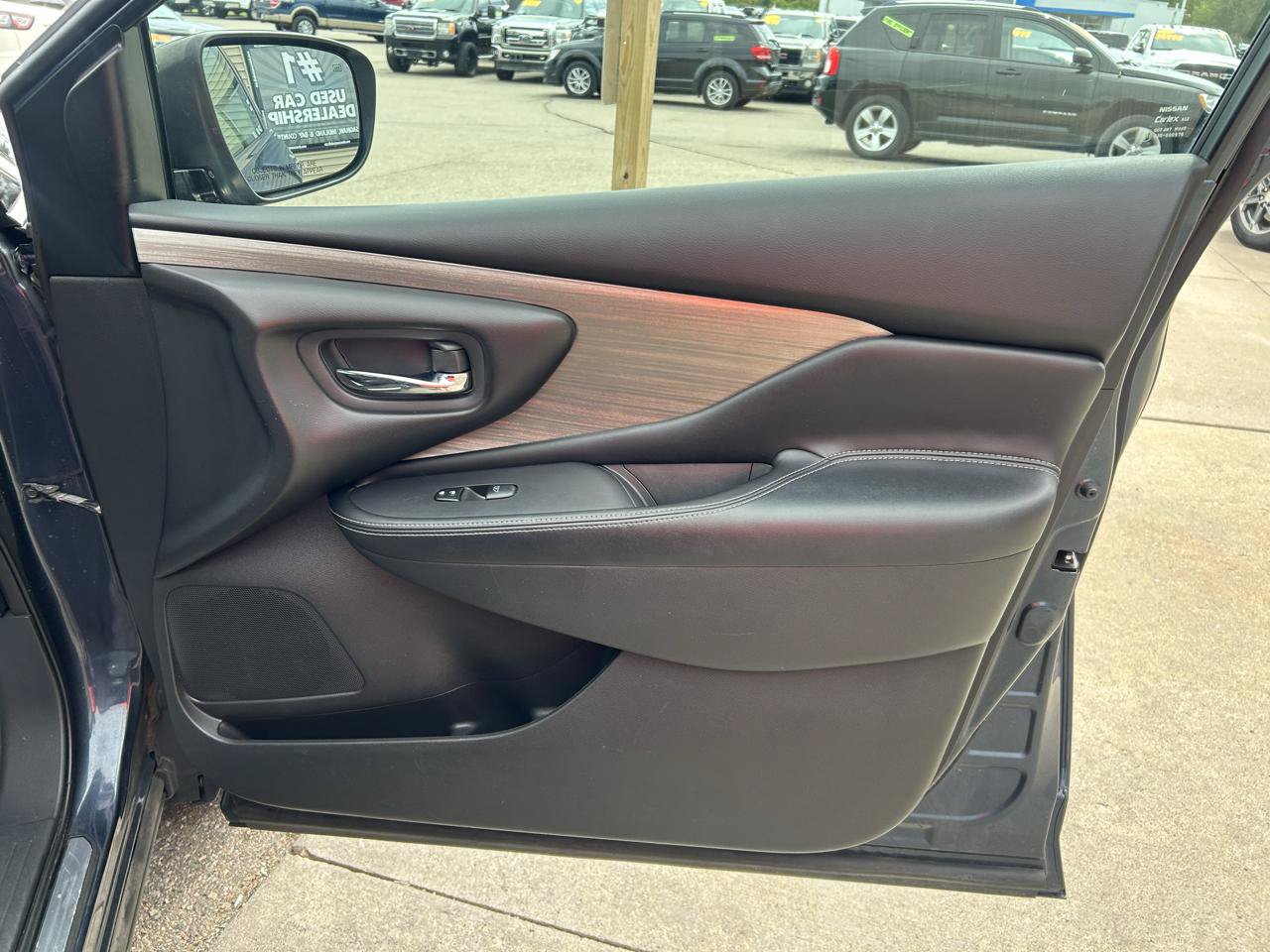 Used 2016 Nissan Murano SV FWD image 16