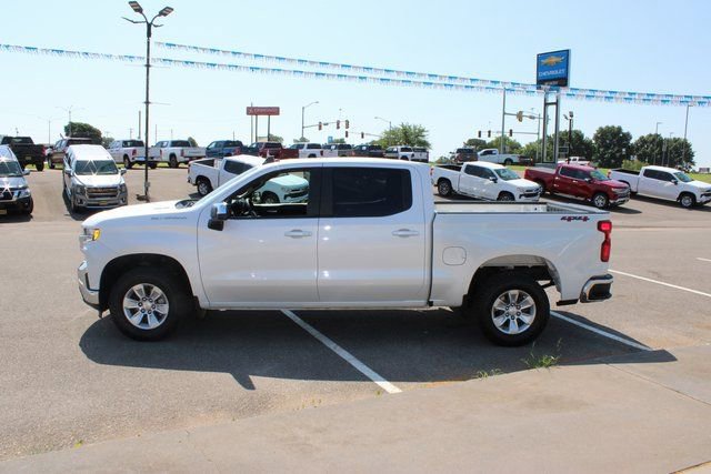 Used 2021 Chevrolet Silverado 1500 LT AWD/4WD image 16