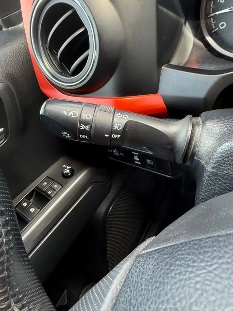 Used 2018 Toyota Tacoma TRD Off-Road image 21