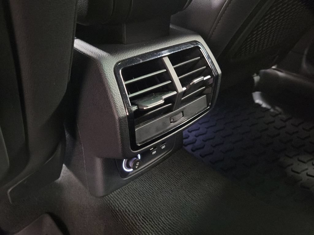 Used 2019 Audi Q3 2.0T Premium Plus w/ Premium Plus Package AWD/4WD image 32