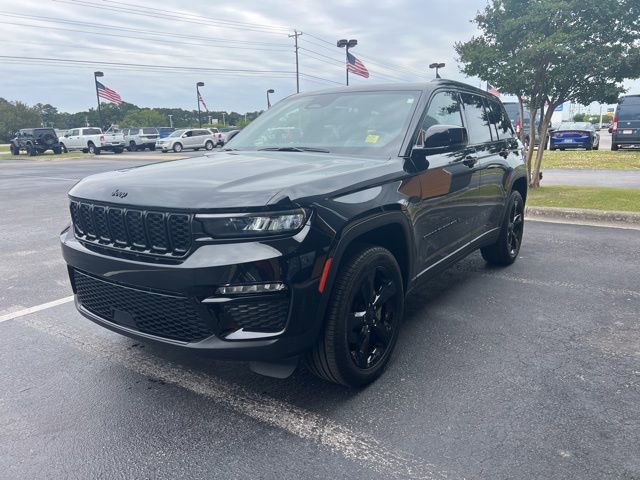 Used 2024 Jeep Grand Cherokee Limited w/ Black Appearance Package RWD image 4