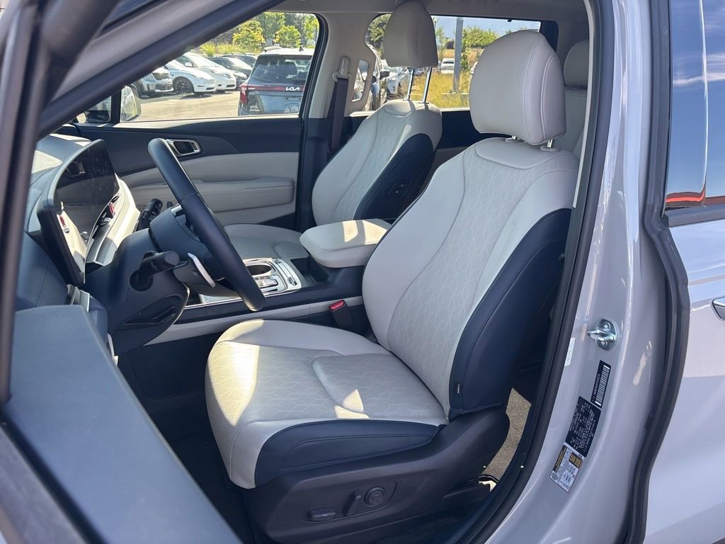 Certified 2026 Kia Carnival SX FWD image 13
