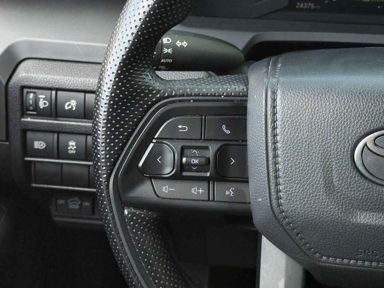 Used 2025 Toyota Tacoma SR image 13