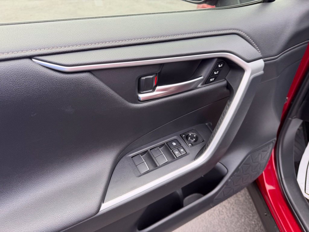 Used 2019 Toyota RAV4 Limited AWD/4WD image 14