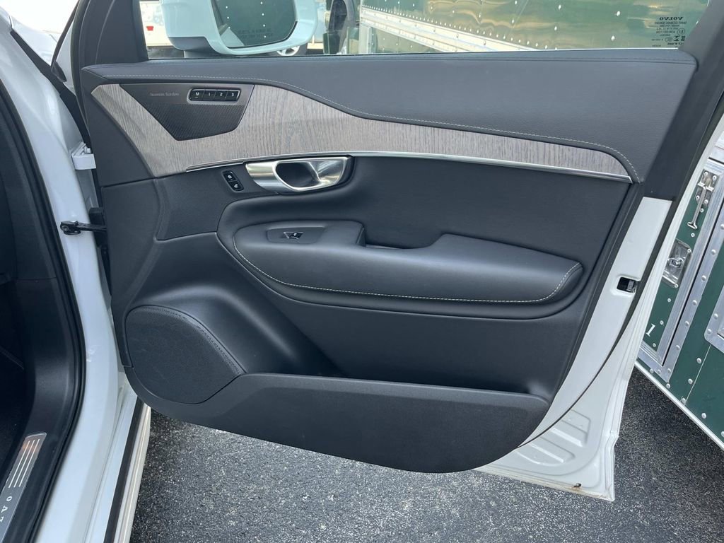 Used 2023 Volvo XC90 B6 Ultimate w/ Protection Package Premier image 23