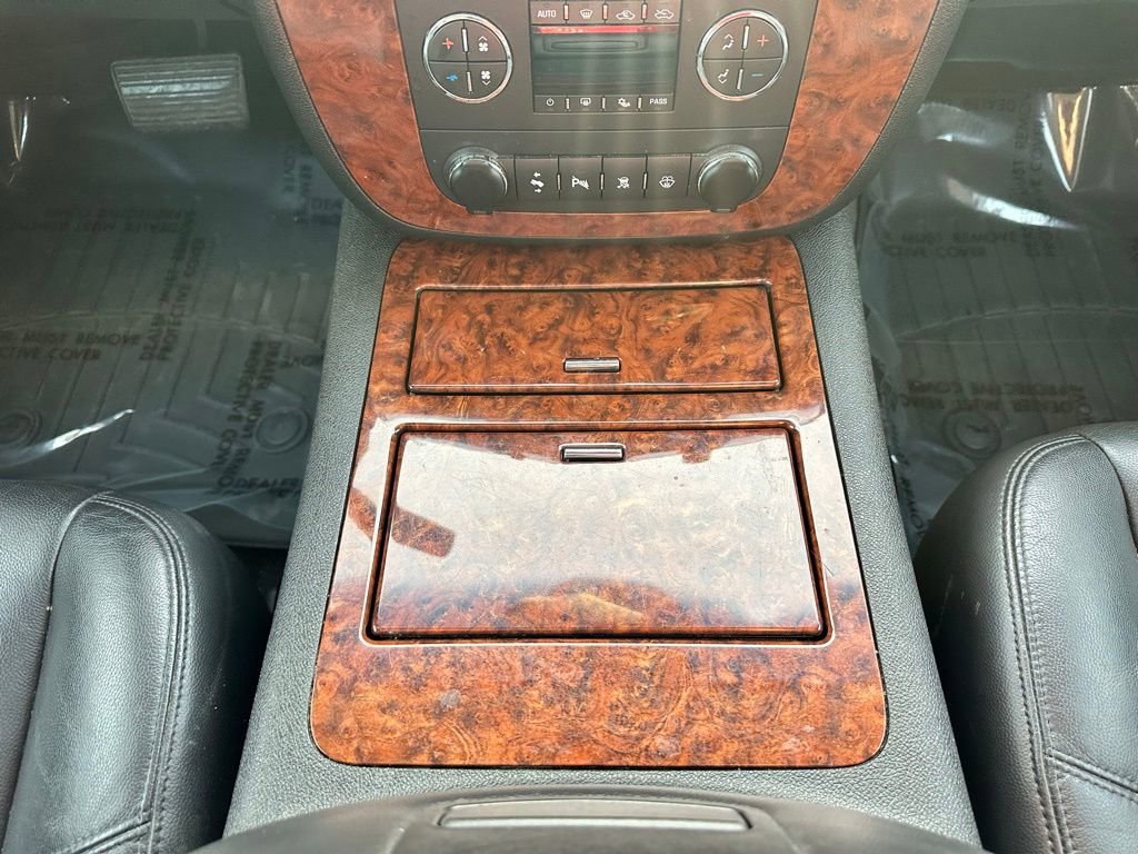 Used 2008 Chevrolet Avalanche LTZ w/ LTZ Preferred Equipment Group AWD/4WD image 26