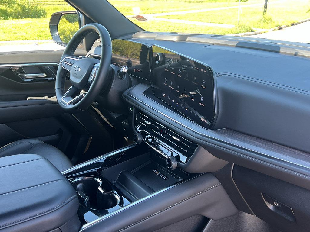 Used 2025 Chevrolet Suburban Z71 AWD/4WD image 27