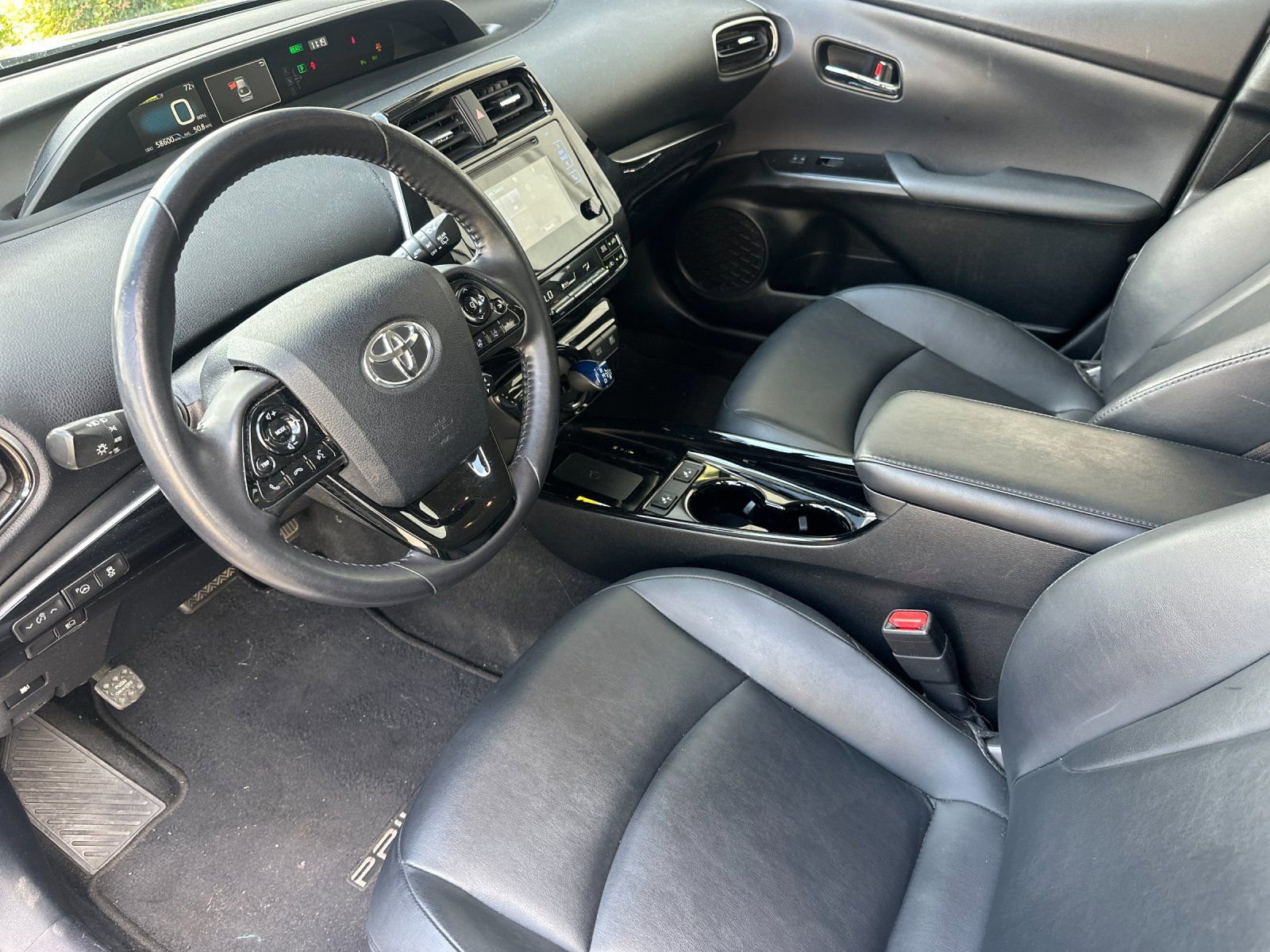 Used 2019 Toyota Prius XLE w/ Carpet Mat Package image 9