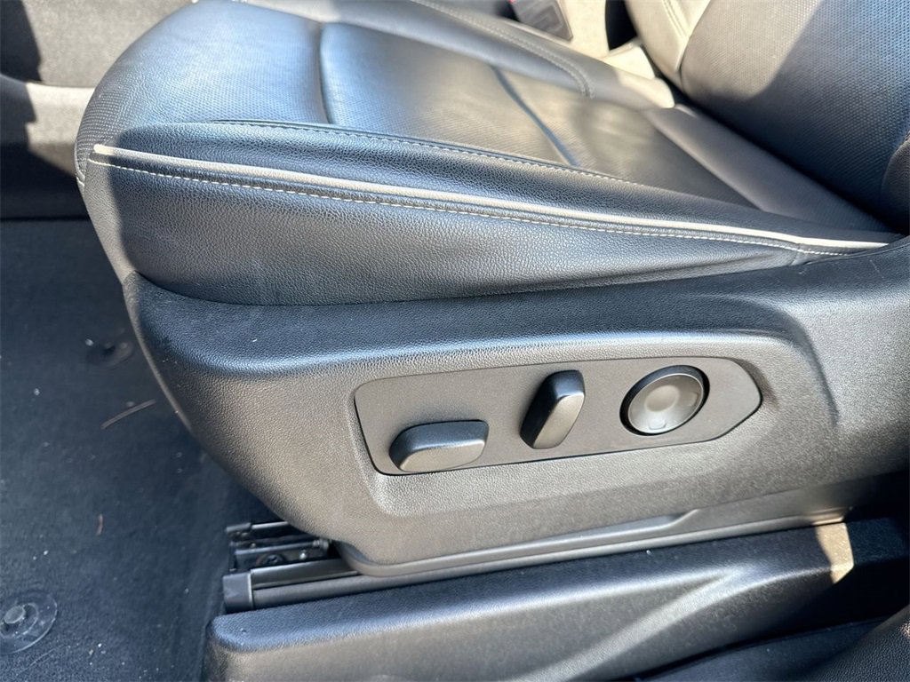 Used 2021 GMC Yukon XL SLT image 12