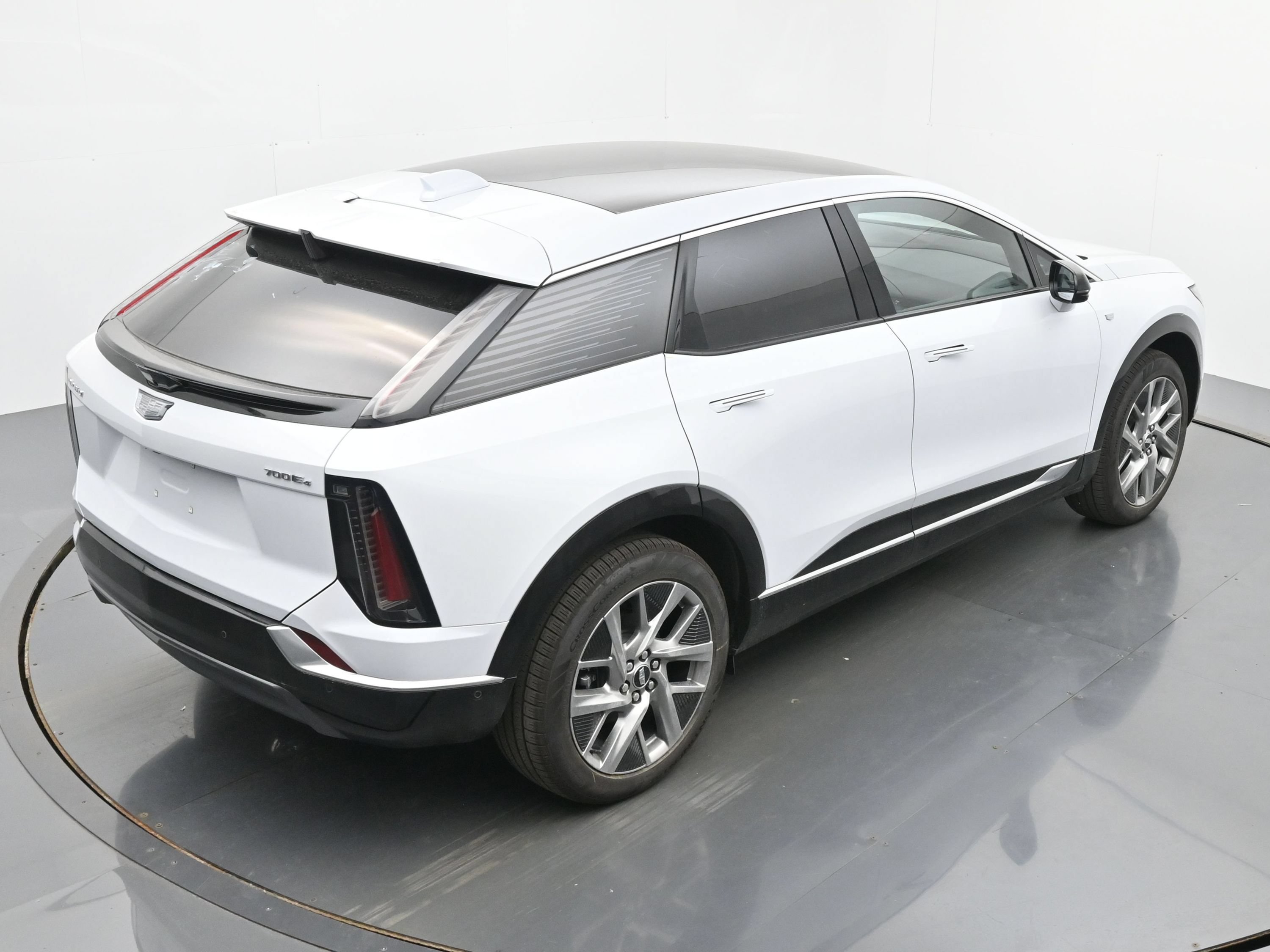 New 2026 Cadillac Optiq Luxury 1 w/ LPO, Floor Liner Package AWD/4WD image 27