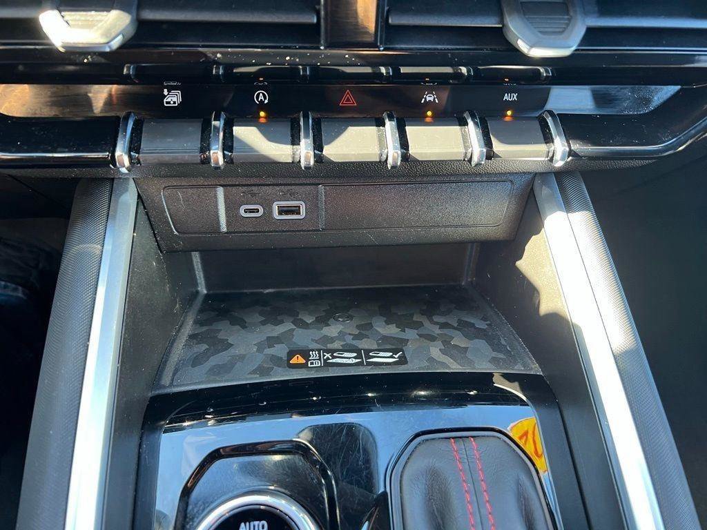 Used 2023 Chevrolet Colorado Z71 w/ Z71 Convenience Package 2 image 31