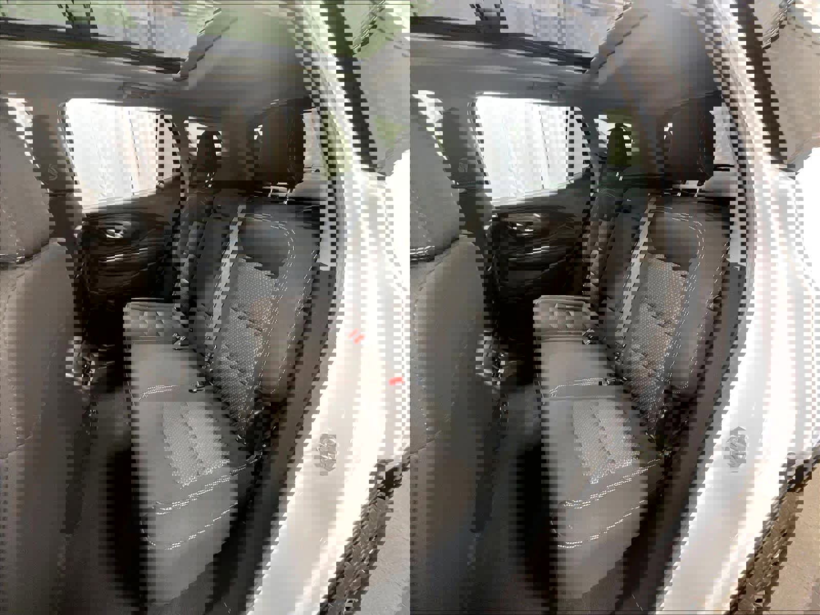 Used 2023 GMC Terrain SLE w/ Driver Convenience Package image 15