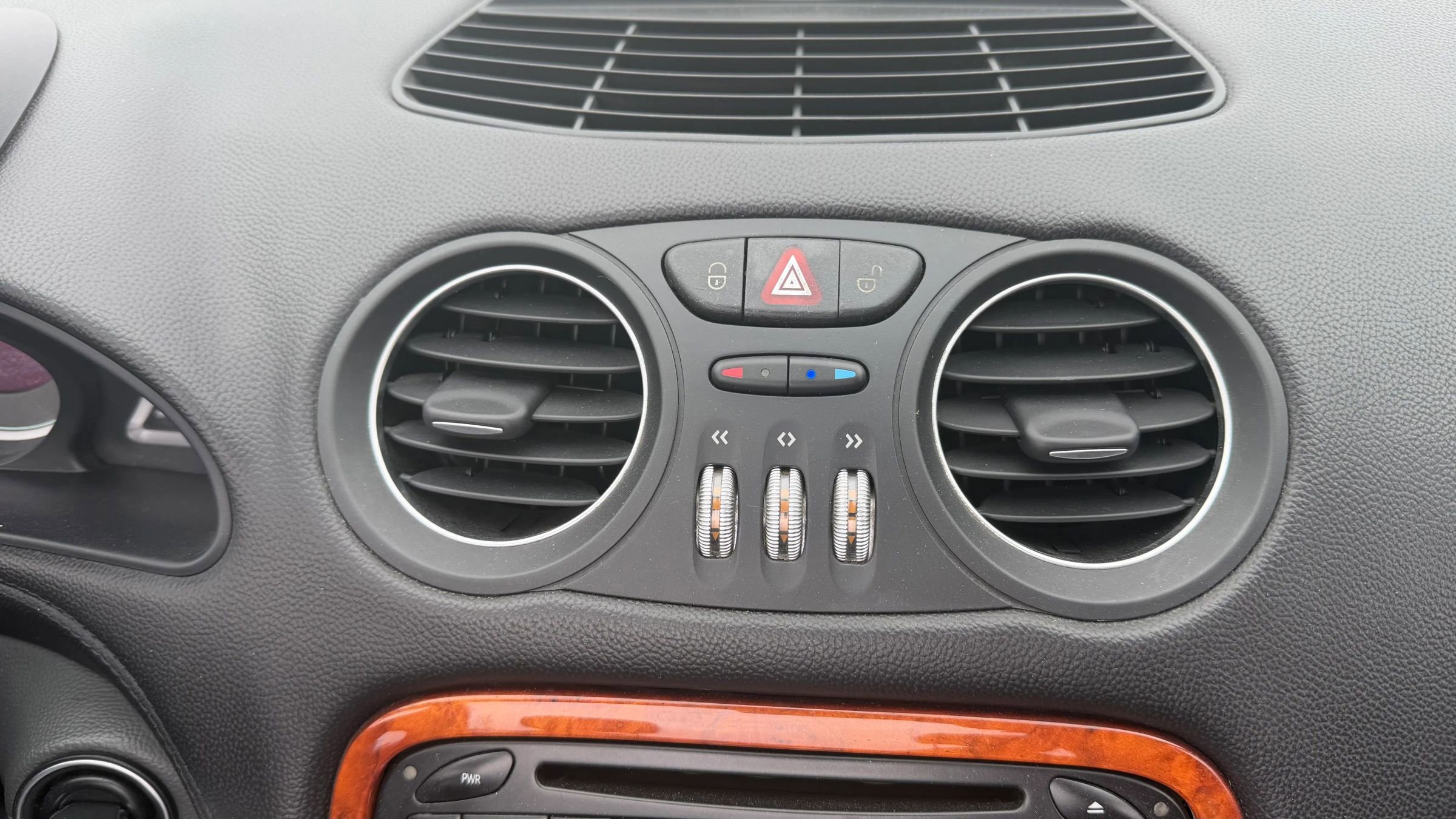Used 2004 Mercedes-Benz SL 500 image 40
