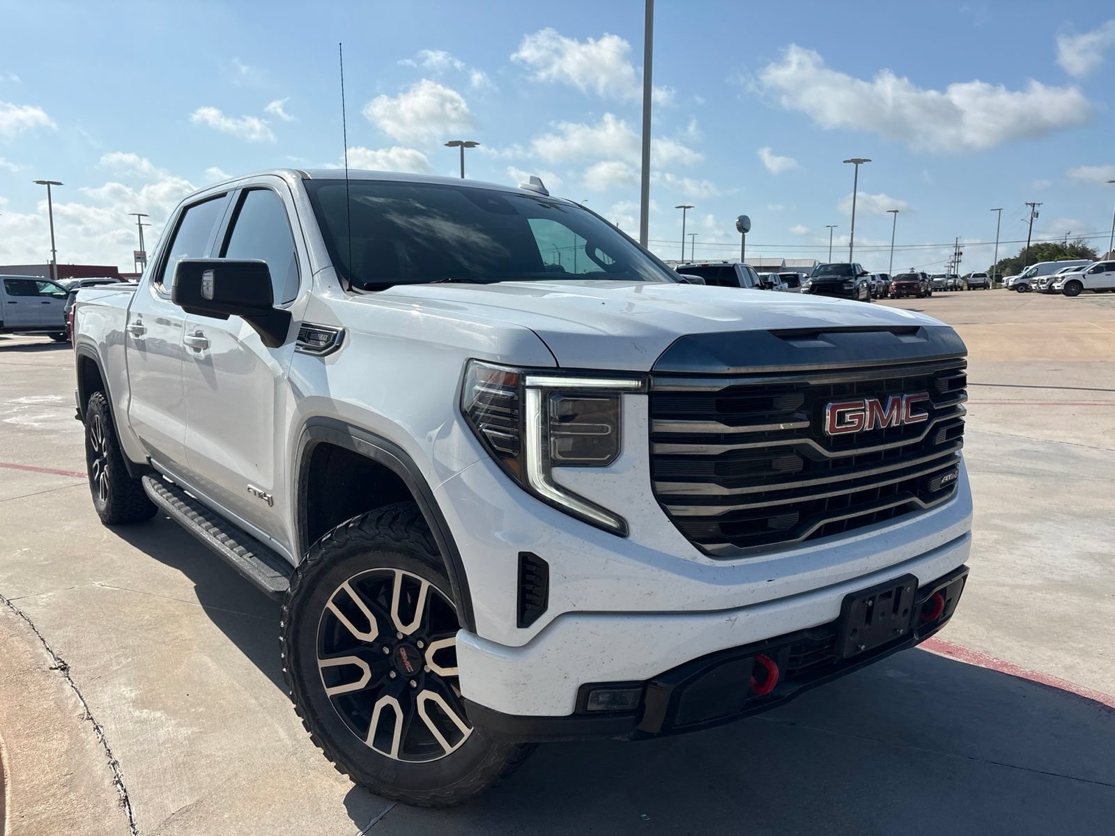 Used 2022 GMC Sierra 1500 AT4 w/ AT4 Preferred Package AWD/4WD video 3