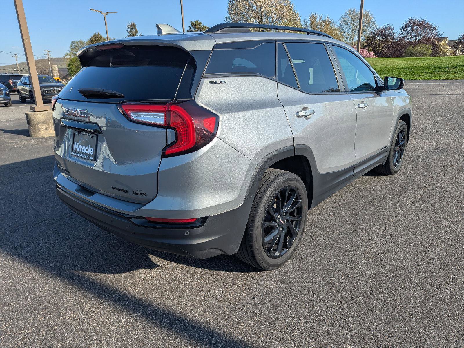 Used 2023 GMC Terrain SLE w/ Elevation Edition AWD/4WD image 7