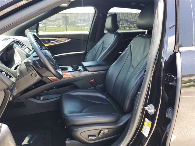 Used 2019 Lincoln Nautilus Select image 16