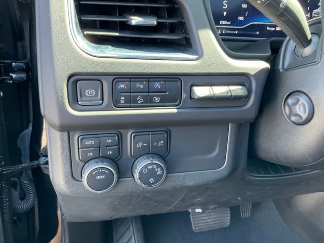 Used 2023 Chevrolet Suburban High Country w/ Premium Package 2 AWD/4WD image 10