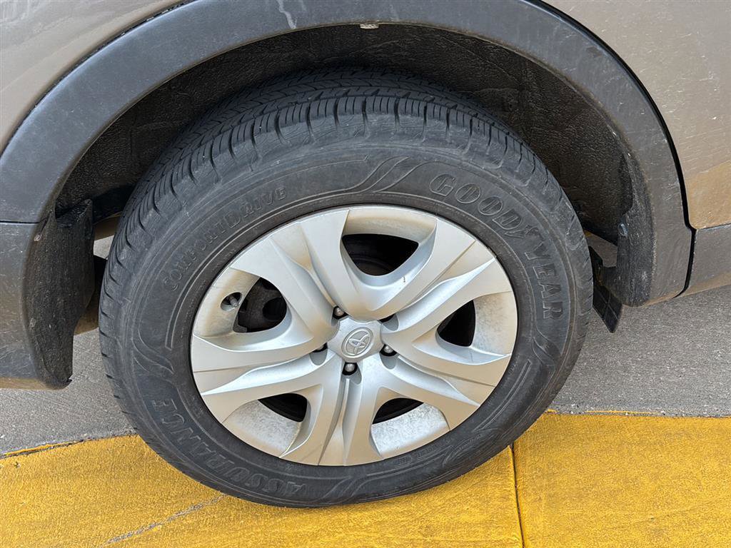 Used 2015 Toyota RAV4 LE image 13