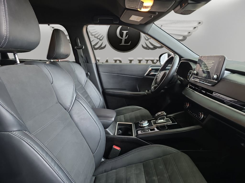 Used 2023 Mitsubishi Outlander SE Black Edition image 15