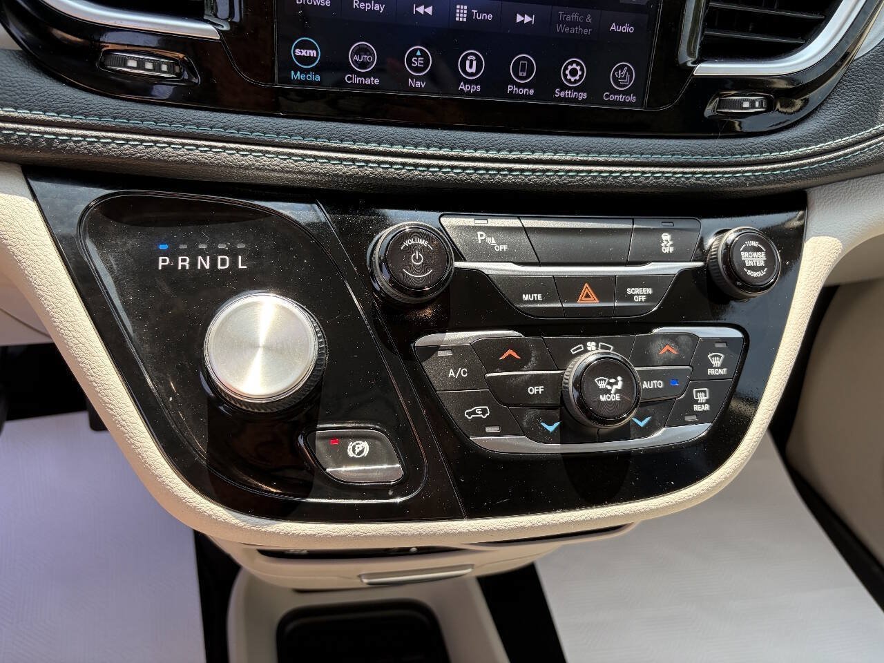 Used 2020 Chrysler Pacifica Limited FWD image 22
