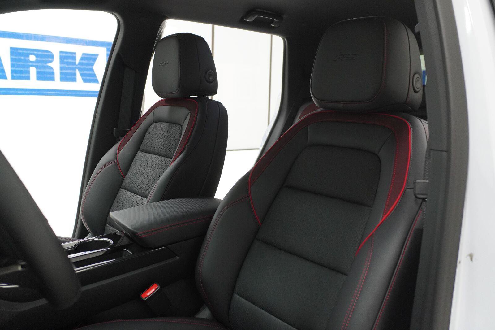 New 2027 Chevrolet Equinox RS w/ LPO, Floor Liner Package FWD image 6