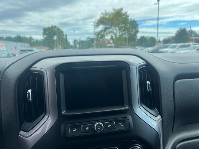 Used 2020 Chevrolet Silverado 1500 Custom w/ Custom Value Package AWD/4WD image 9