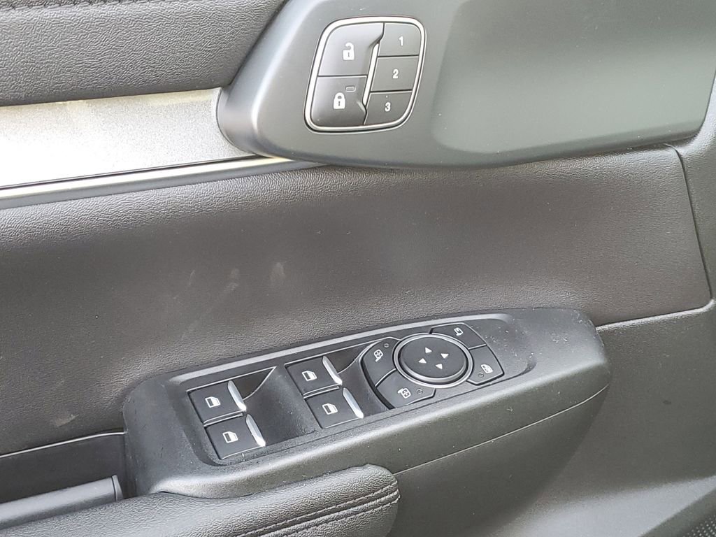 New 2025 Ford Ranger Lariat w/ Black Appearance Package image 8