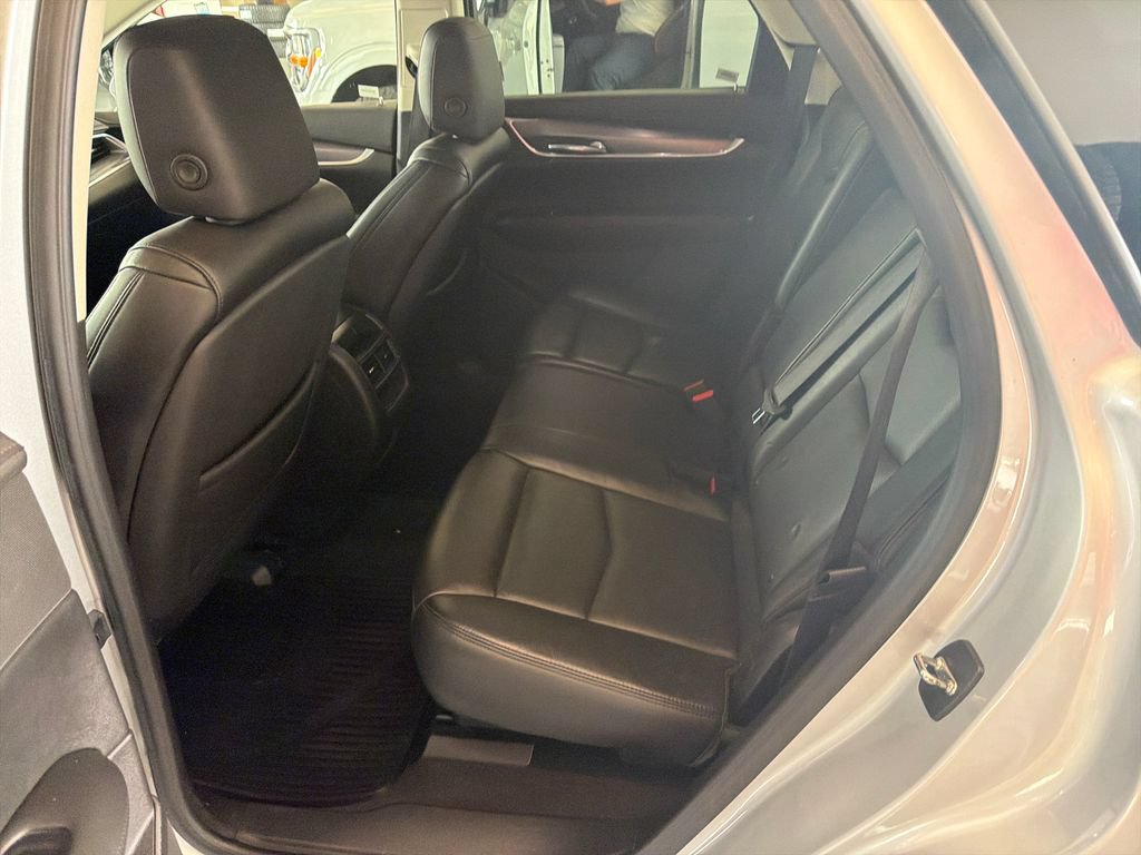 Used 2018 Cadillac XT5 Luxury w/ Driver Awareness Package AWD/4WD image 14