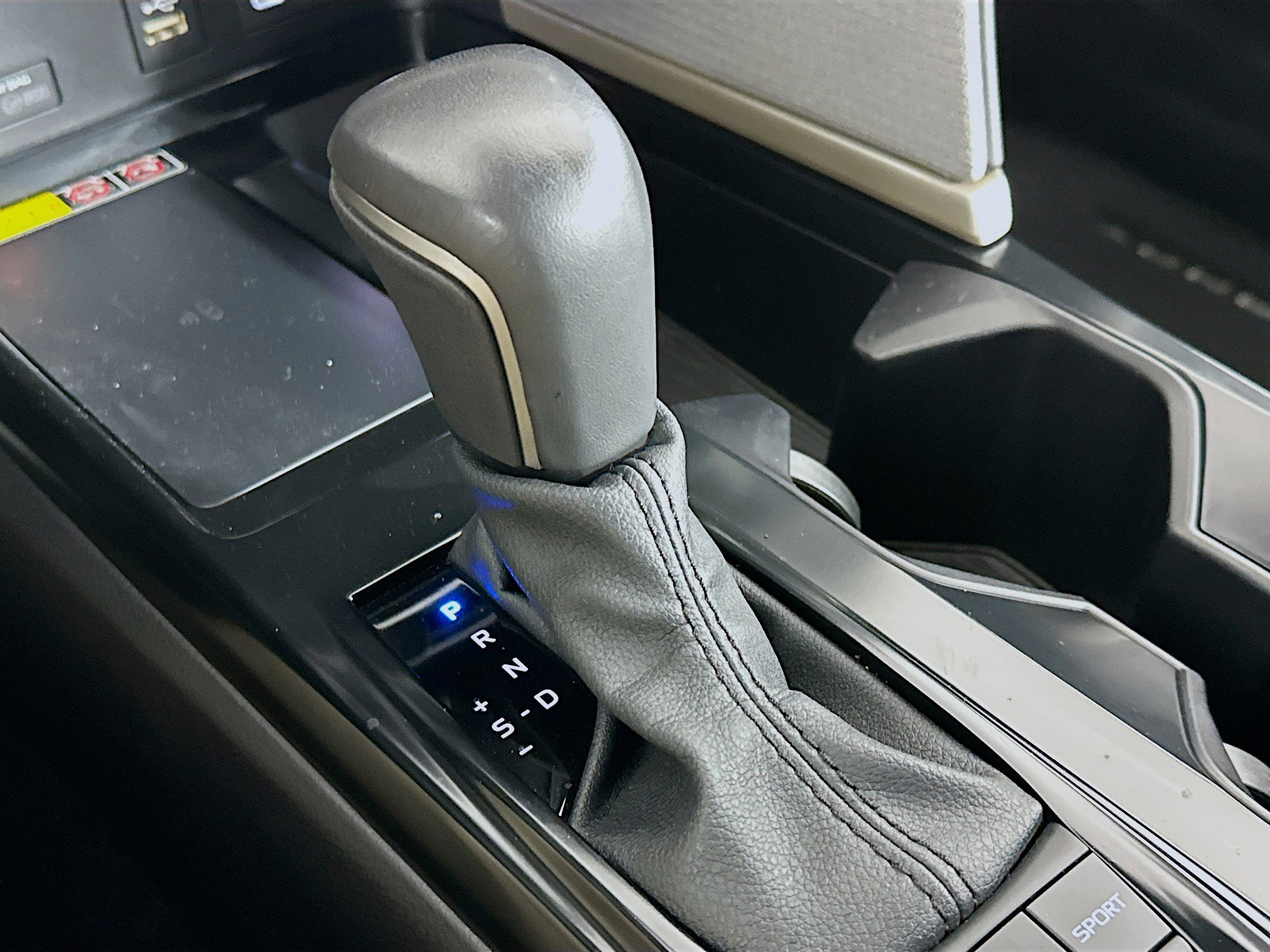 Used 2025 Toyota Camry SE image 25