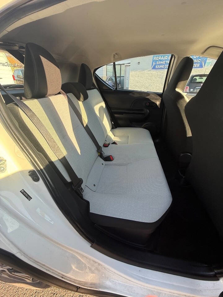 Used 2018 Toyota Prius C One image 17