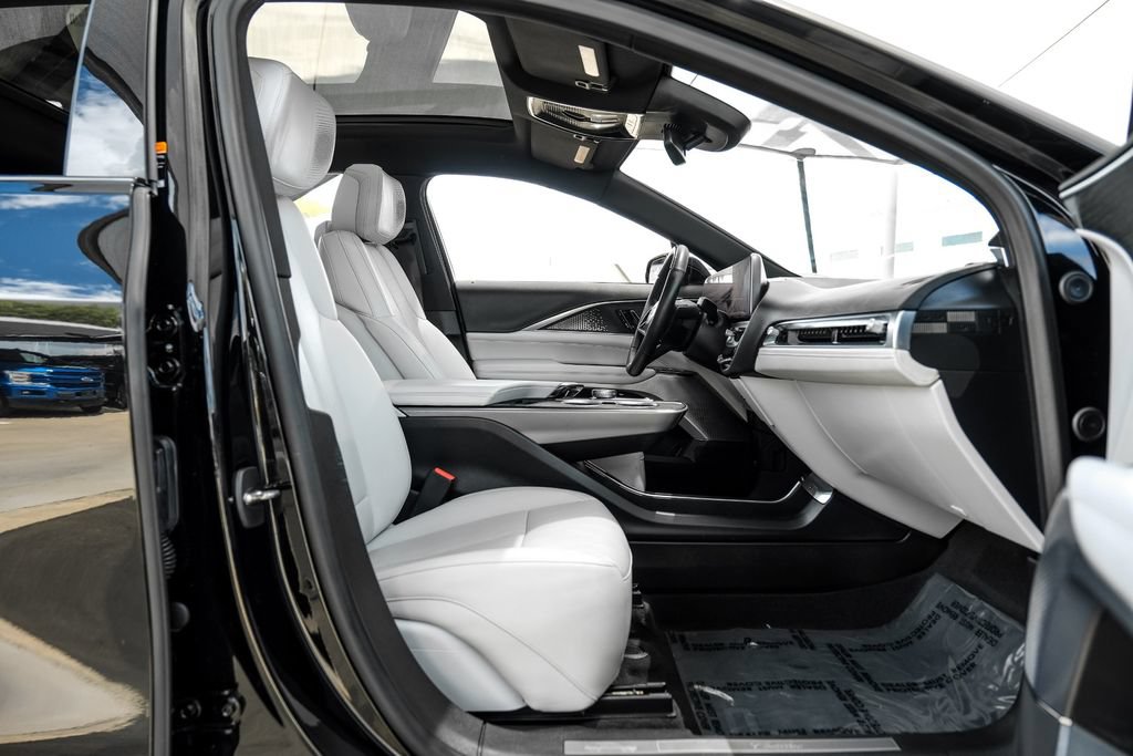 Used 2023 Cadillac Lyriq AWD image 34