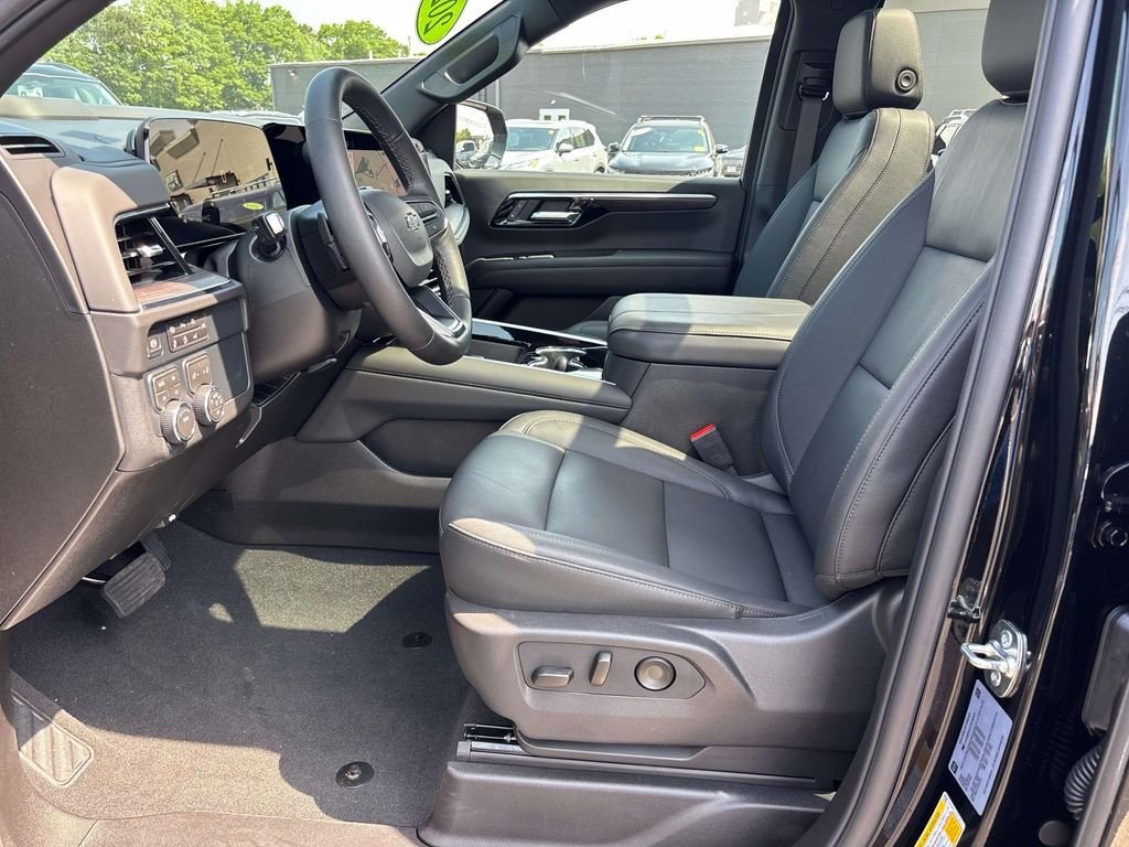 Used 2026 Chevrolet Tahoe Z71 w/ Comfort Package AWD/4WD image 11