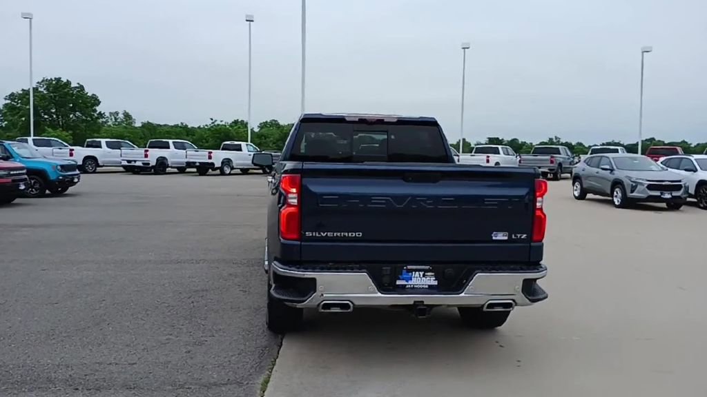 Used 2021 Chevrolet Silverado 1500 LTZ w/ Technology Package AWD/4WD image 7