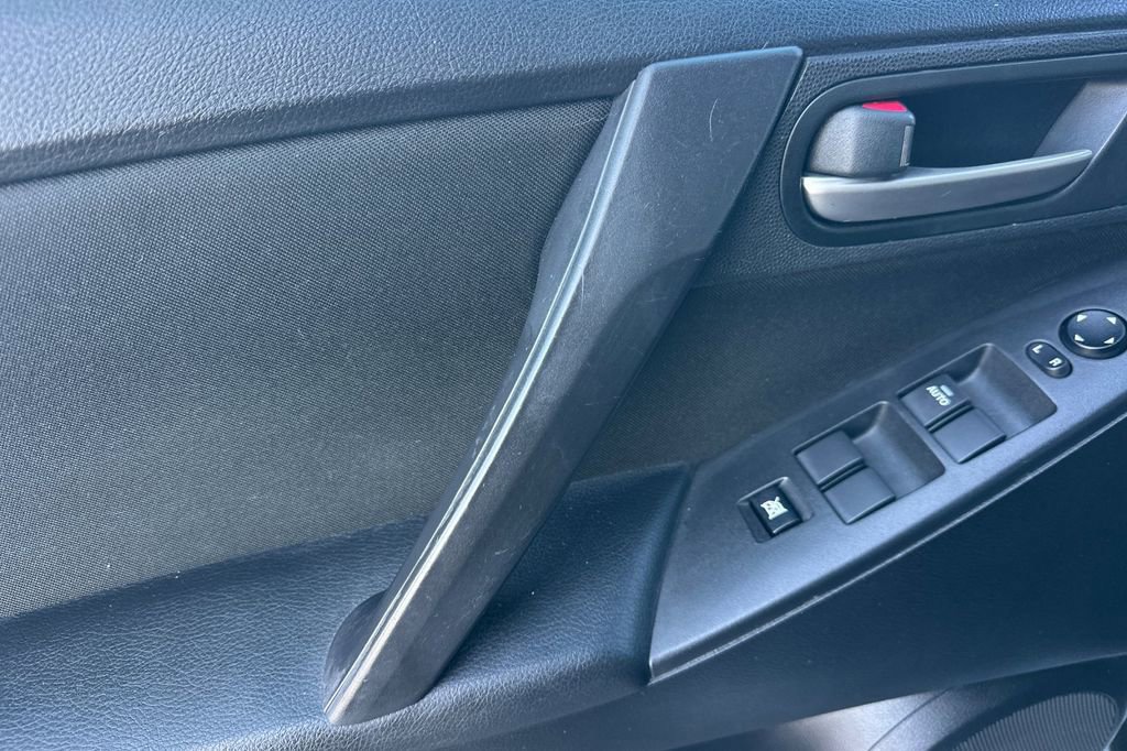 Used 2012 MAZDA MAZDA3 i Touring image 11