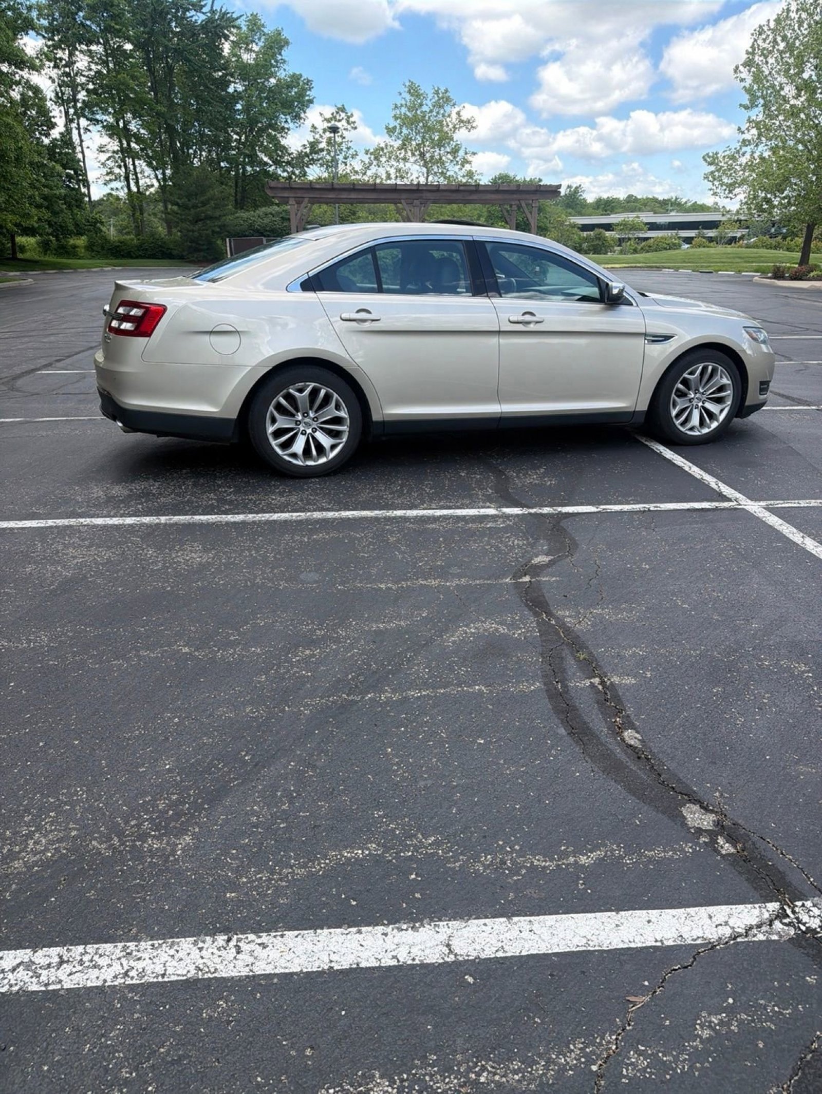 Used 2017 Ford Taurus Limited FWD image 14