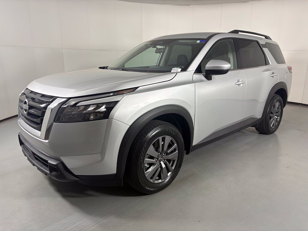 Used 2024 Nissan Pathfinder SV FWD image 4