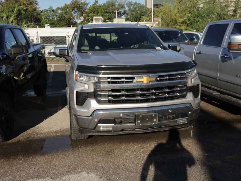 Used 2022 Chevrolet Silverado 1500 LTZ w/ LTZ Premium Package AWD/4WD image 6