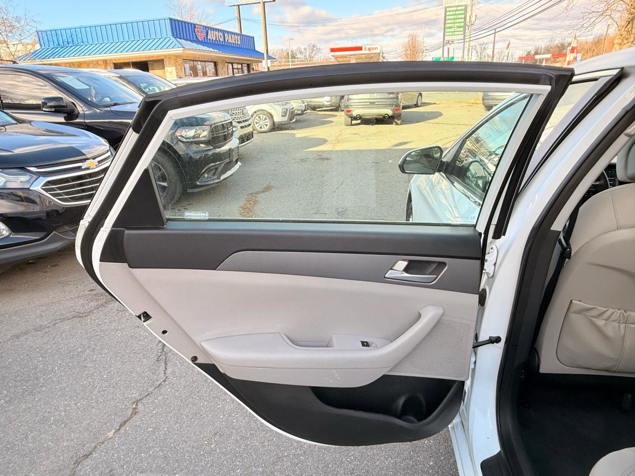 Used 2015 Hyundai Sonata SE image 19