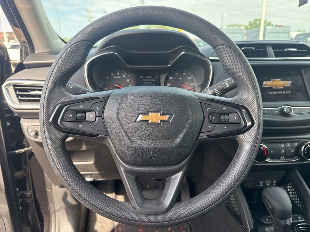Used 2023 Chevrolet TrailBlazer LT FWD image 3