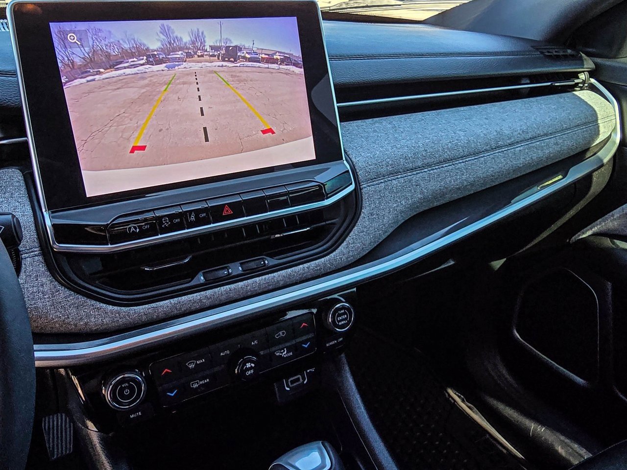 Used 2024 Jeep Compass Latitude w/ Convenience Group image 19