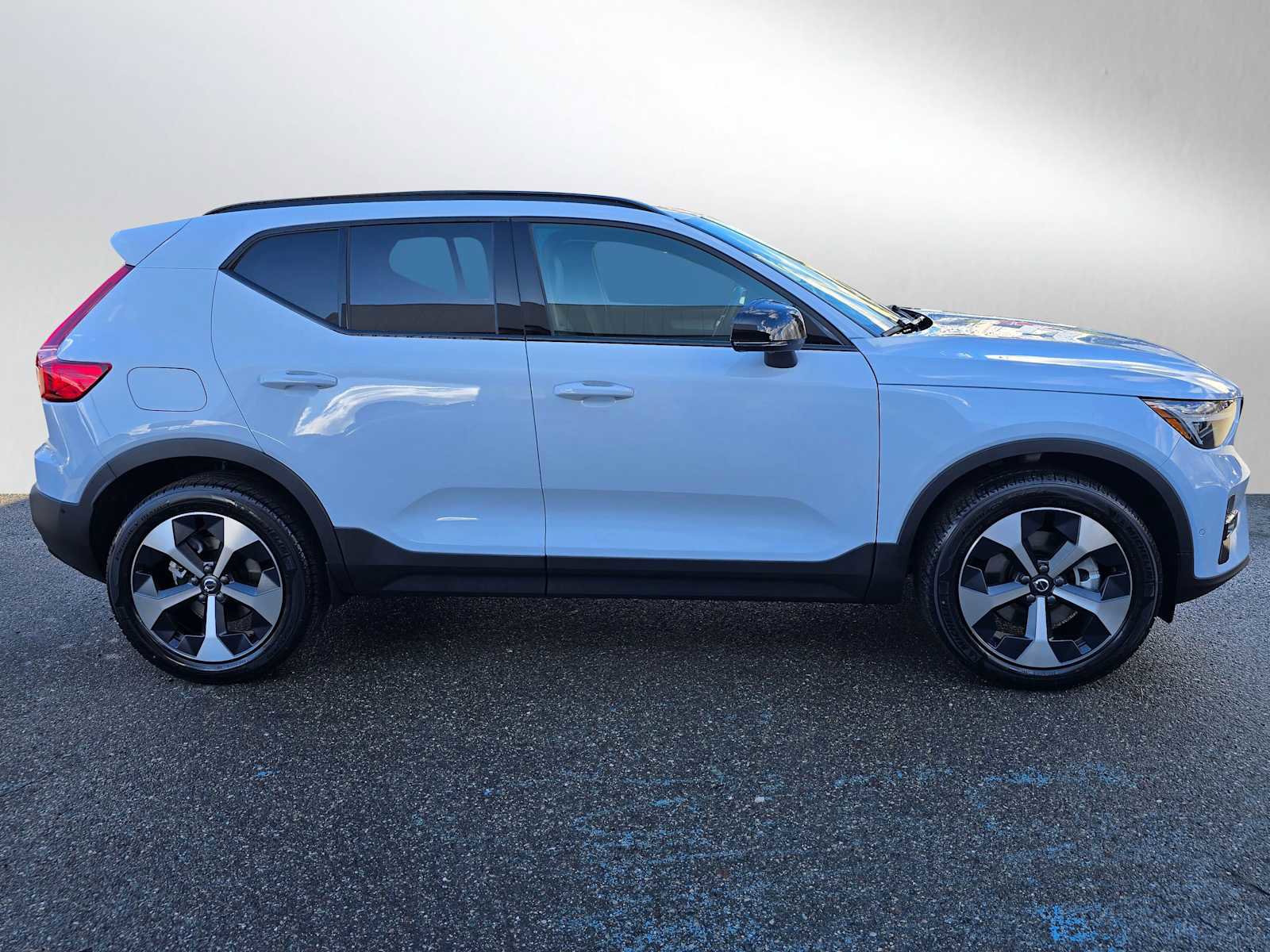 New 2026 Volvo XC40 B5 Plus w/ Protection Package Premier image 2