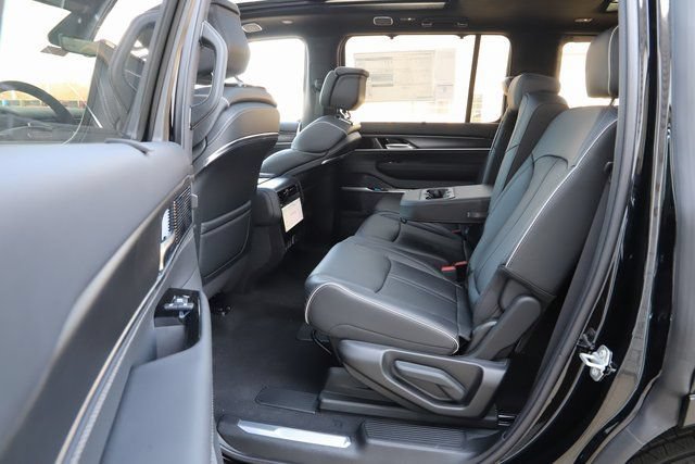 Used 2024 Jeep Grand Wagoneer Series II w/ Quick Order Packagew 28T AWD/4WD image 23