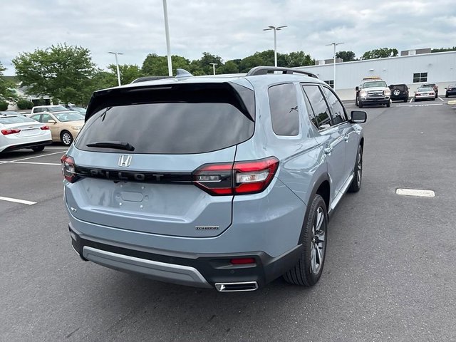 Used 2025 Honda Pilot Touring image 9