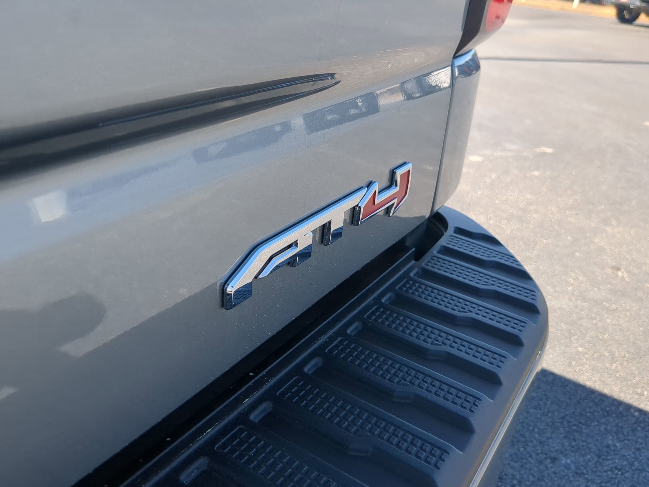 Used 2025 GMC Sierra 1500 AT4 image 31