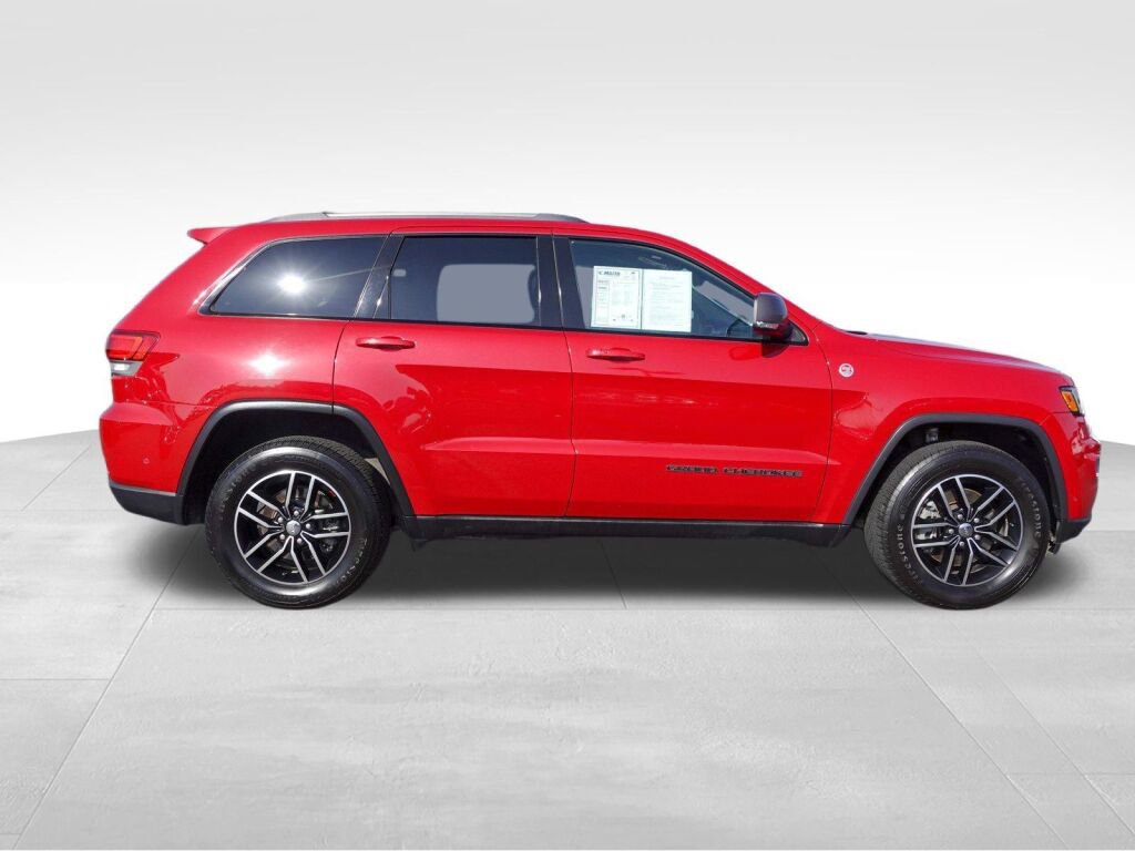 Used 2017 Jeep Grand Cherokee Trailhawk w/ Trailhawk Luxury Group image 2