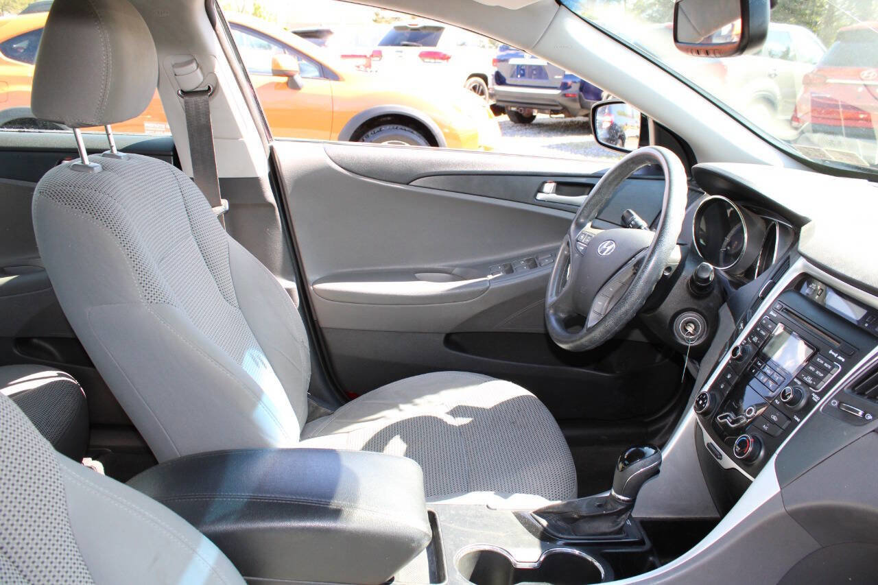 Used 2011 Hyundai Sonata GLS FWD image 11